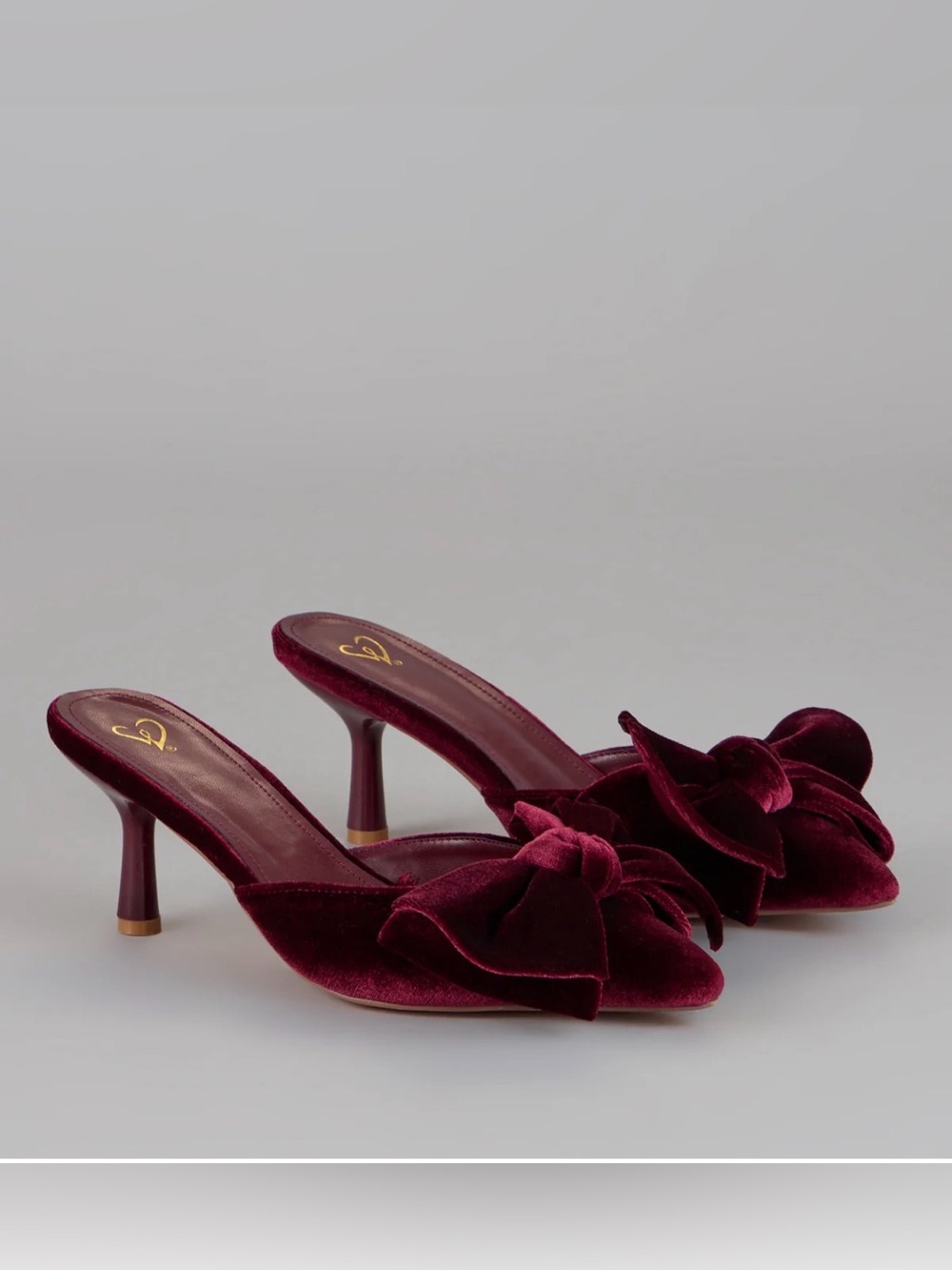 NWOB Windsor Romance Hour Velvet Bow Mules Kitten Heels in Burgundy
